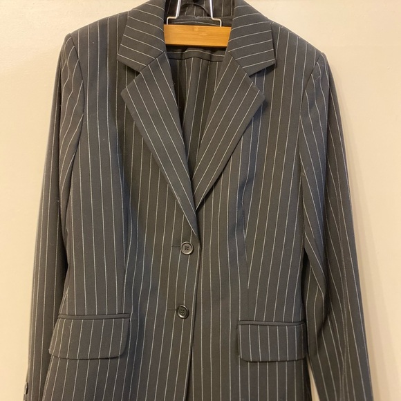 MEXX | Pinstripe Skirt Suit - Size 8 - Picture 6 of 12